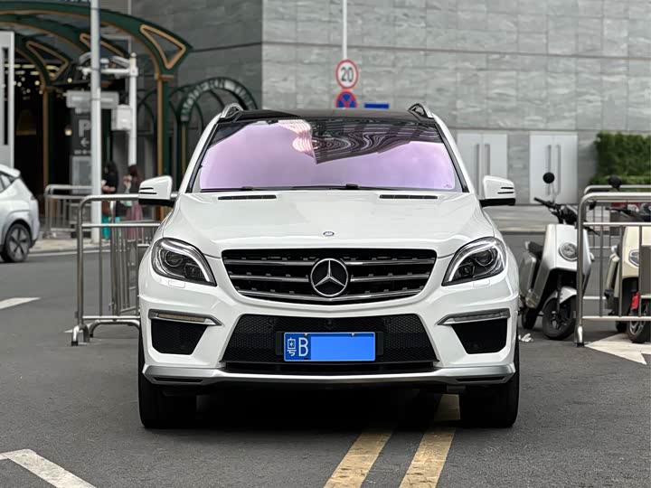 Mercedes-Benz M-Class 2015 AMG ML 63 — фото 2