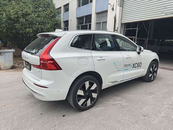Volvo XC60 Hybrid 2024 T 8 PHEV 4 WD — фото 10