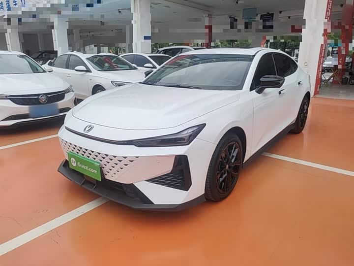 Changan UNI-V 2024 1.5 T — фото 2