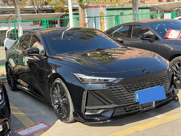 Changan UNI-V 2023 1.5 T — фото 3