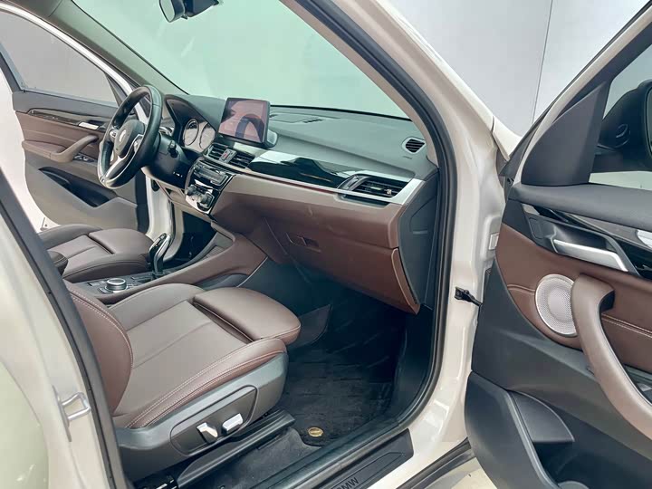 BMW X1 2021 s Drive 25 Li Leading — фото 14