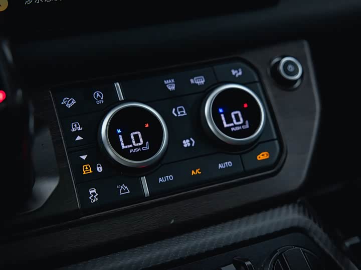 Land Rover Defender — фото 13