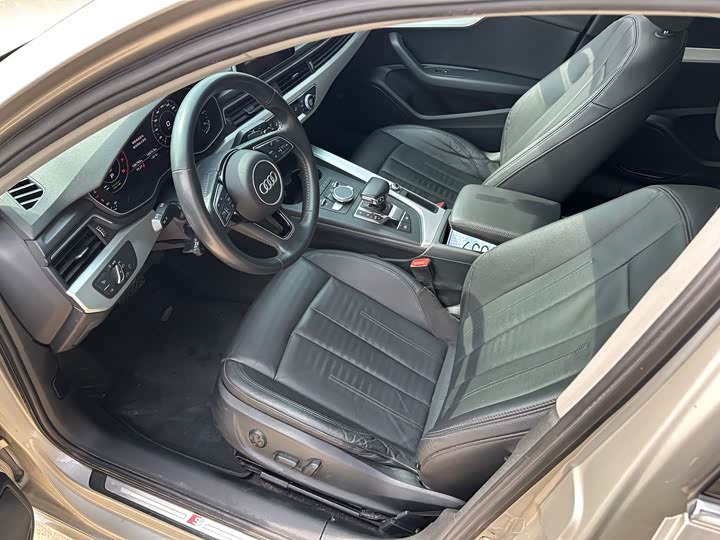 Audi A4L 2019 40 TFSI VI — фото 5