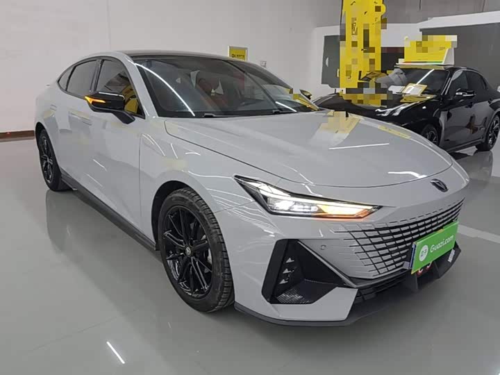 Changan UNI-V 2022 1.5 T Premium — фото 4