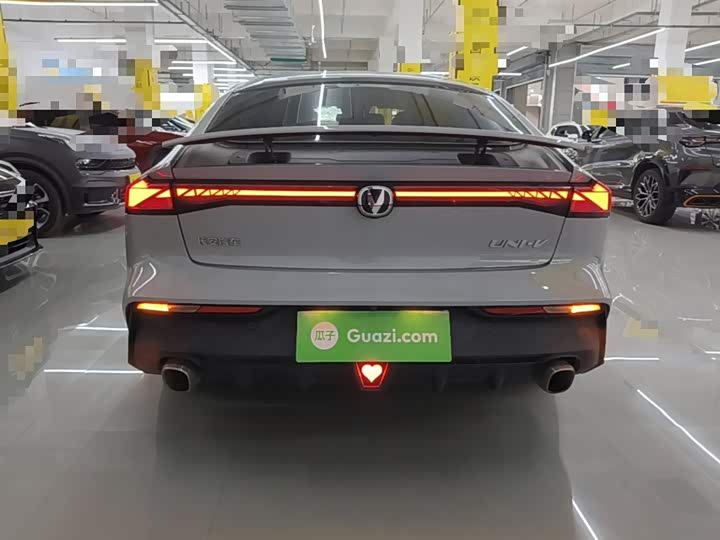 Changan UNI-V 2022 1.5 T Premium — фото 6