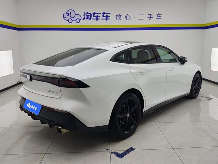 Changan UNI-V 2022 1.5 T Premium — фото 3