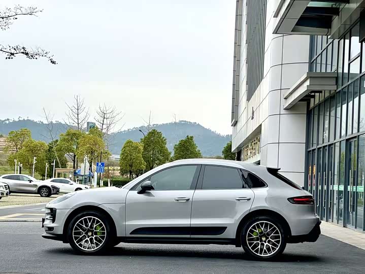 Porsche Macan 2018 Macan 2.0 T — фото 4