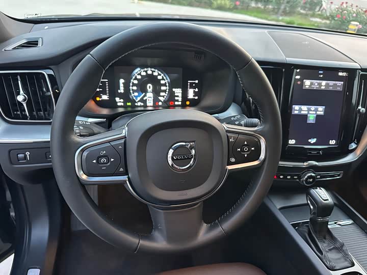 Volvo XC60 2021 T 5 4 WD — фото 11