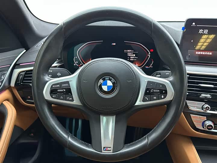 BMW 5-Series 2022 525i M — фото 14