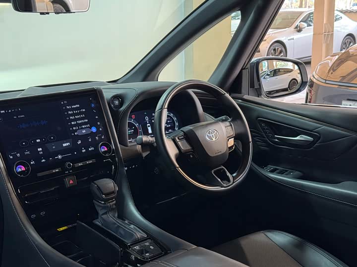 Toyota Alphard — фото 8