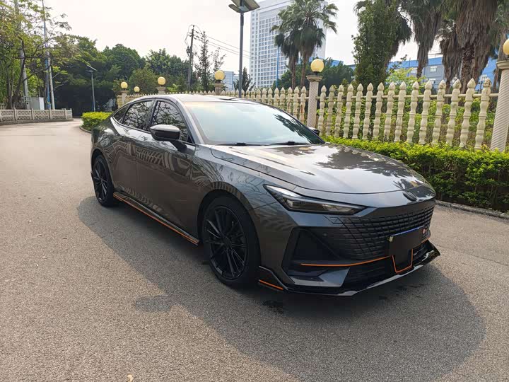 Changan UNI-V 2022 1.5 T — фото 3