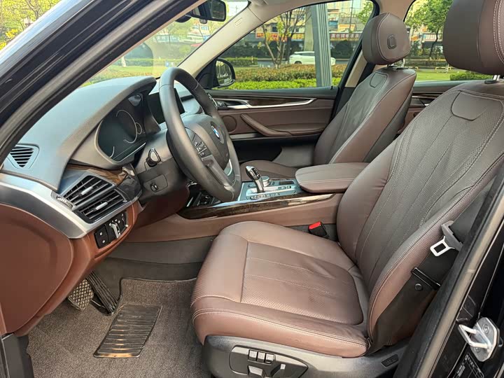 BMW X5 2017 x Drive 28i — фото 6