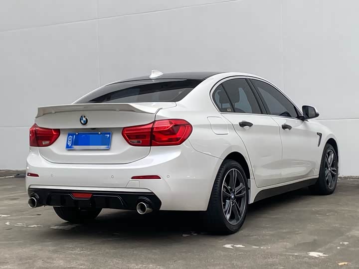 BMW 1-Series 2019 118i — фото 12