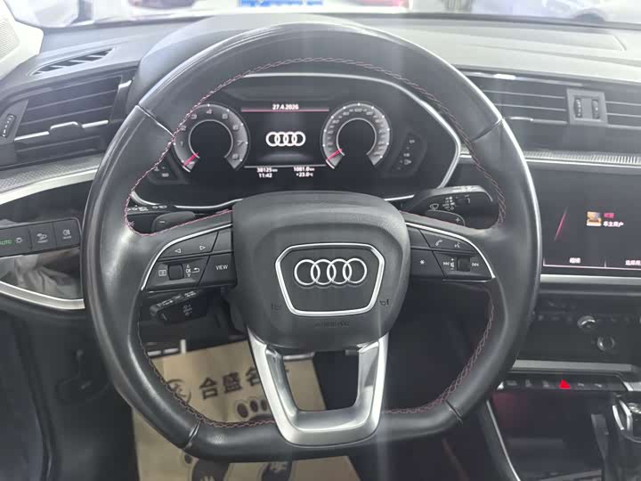 Audi Q3 2023 40 TFSI RS — фото 10