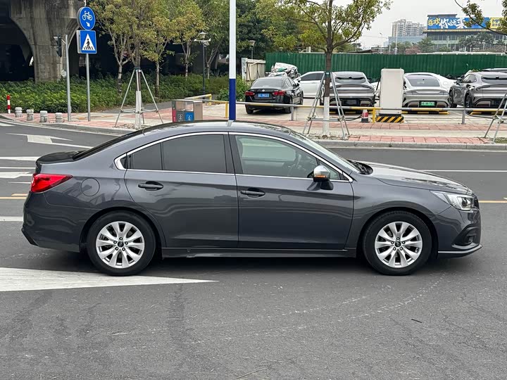 Subaru Legacy — фото 23