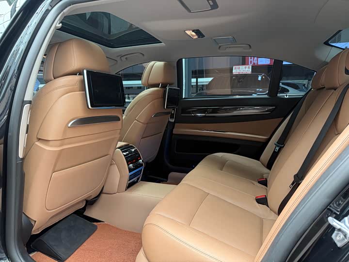 BMW 7 Series 740Li продвинутая — фото 13