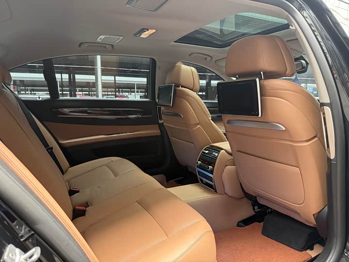 BMW 7 Series 740Li продвинутая — фото 17