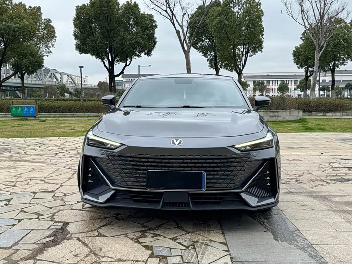 Changan UNI-V 2022 1.5 T — фото 2