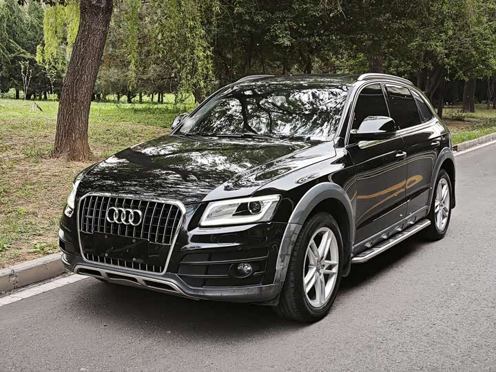 Audi Q5 2017 Plus 40 TFSI — фото 1