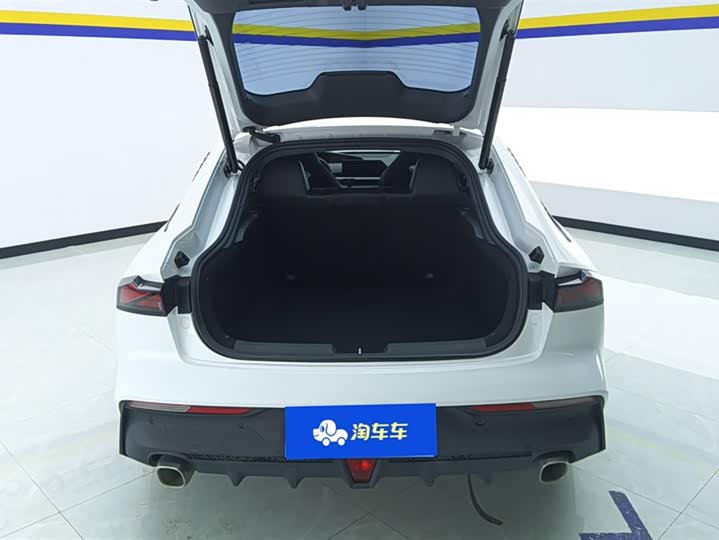 Changan UNI-V 2023 1.5 T — фото 4