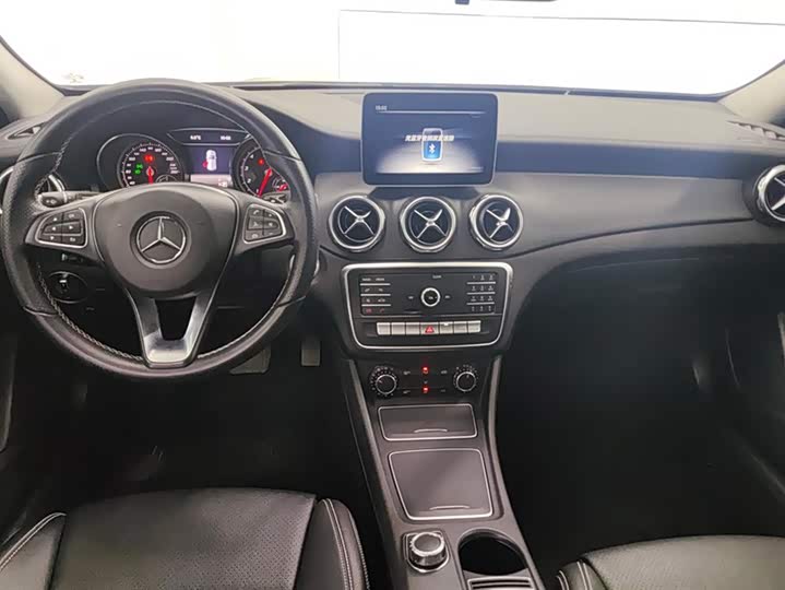 Mercedes-Benz GLA 2018 GLA 200 — фото 12
