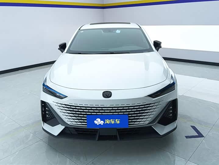 Changan UNI-V 2023 1.5 T — фото 2