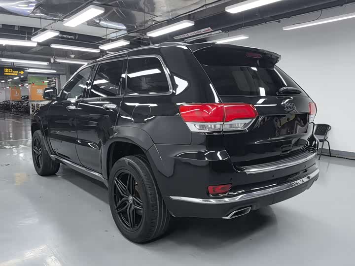 Jeep Grand Cherokee — фото 16