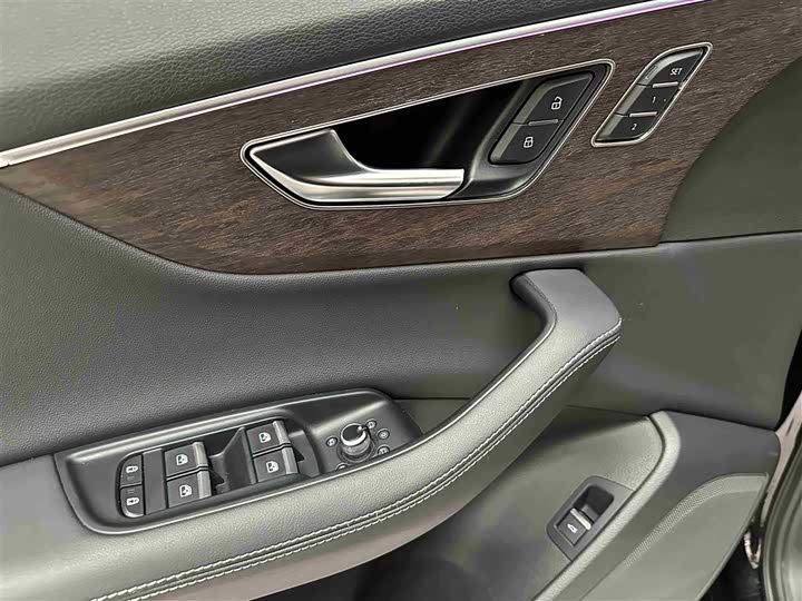 Audi Q7 2024 45 TFSI quattro S line — фото 14