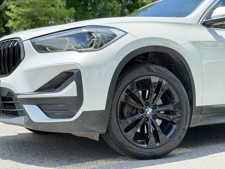 BMW X1 sDrive20Li стиль — фото 18