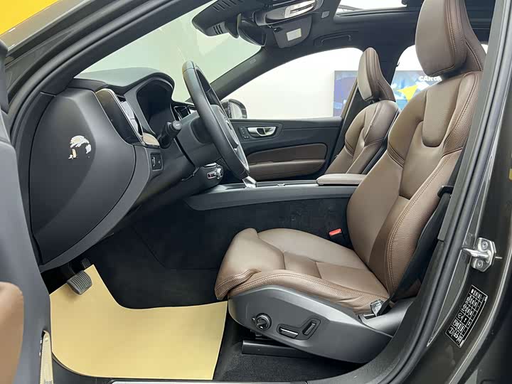Volvo XC60 2022 B 5 4 WD — фото 8