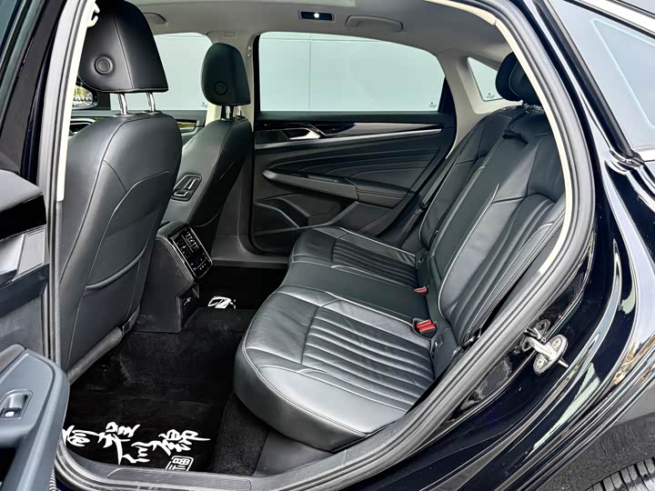 Volkswagen Passat — фото 6