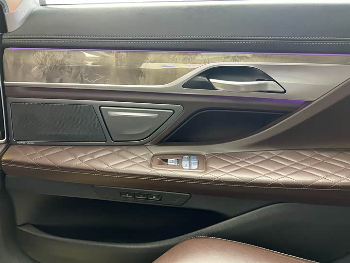 BMW 7-Series 2019 740 Li Leading — фото 32