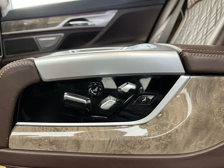 BMW 7-Series 2019 740 Li Leading — фото 37