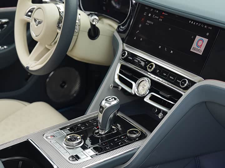 Bentley Flying Spur — фото 18