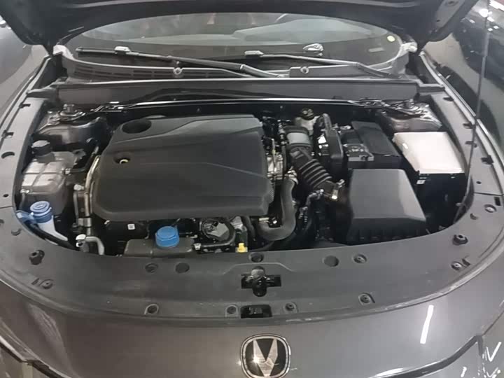 Changan UNI-V 2024 1.5 T Sport — фото 20