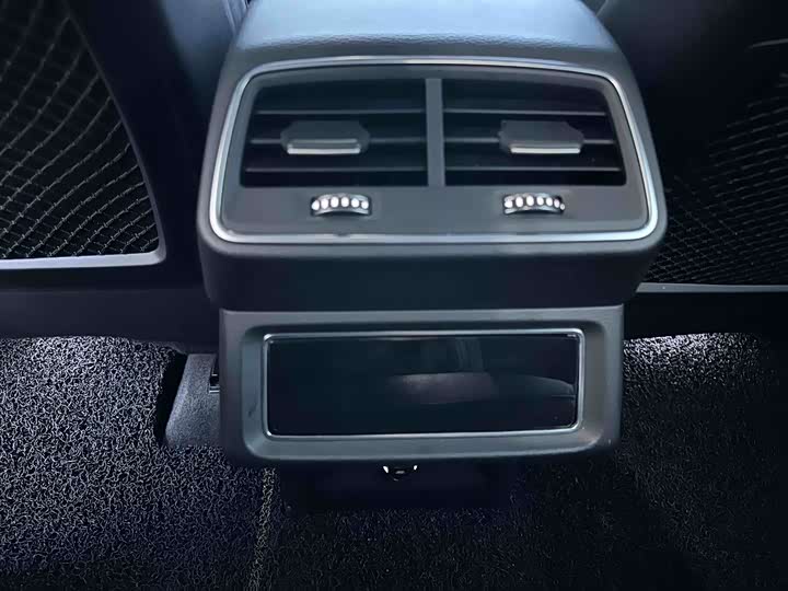 Audi e-tron — фото 20