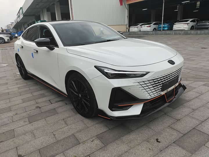 Changan UNI-V 2022 1.5 T — фото 3