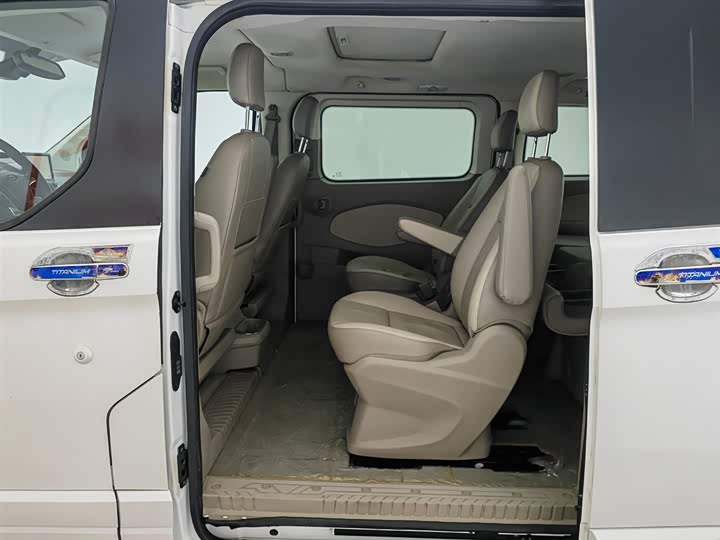 Ford Tourneo — фото 15