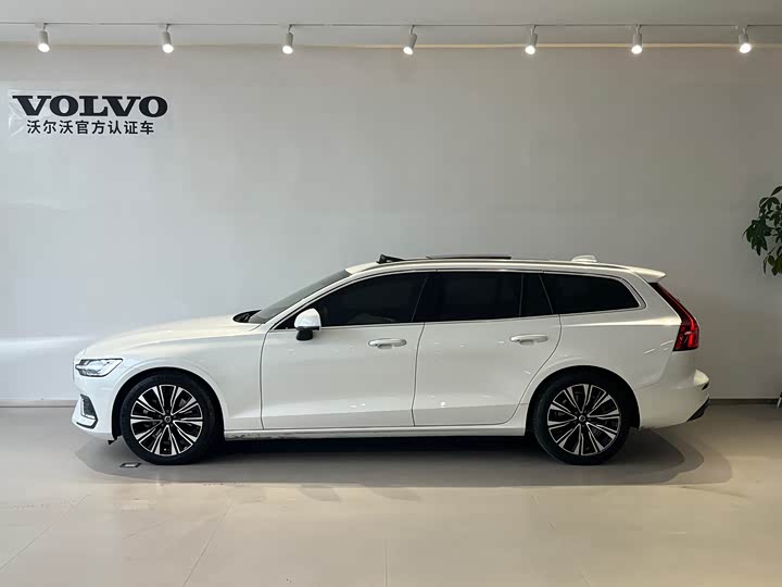 Volvo V60 2023 B 5 — фото 2