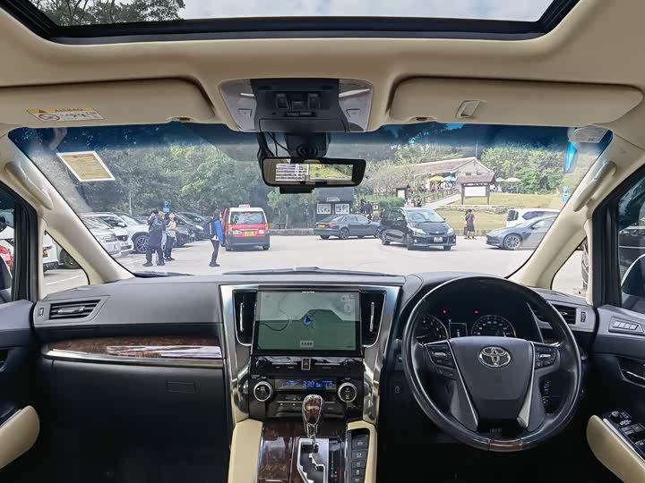 Toyota Alphard — фото 5