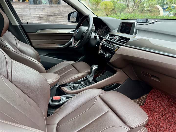 BMW X1 2019 s Drive 18 Li — фото 12