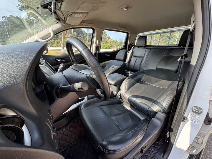 Nissan Navara — фото 19