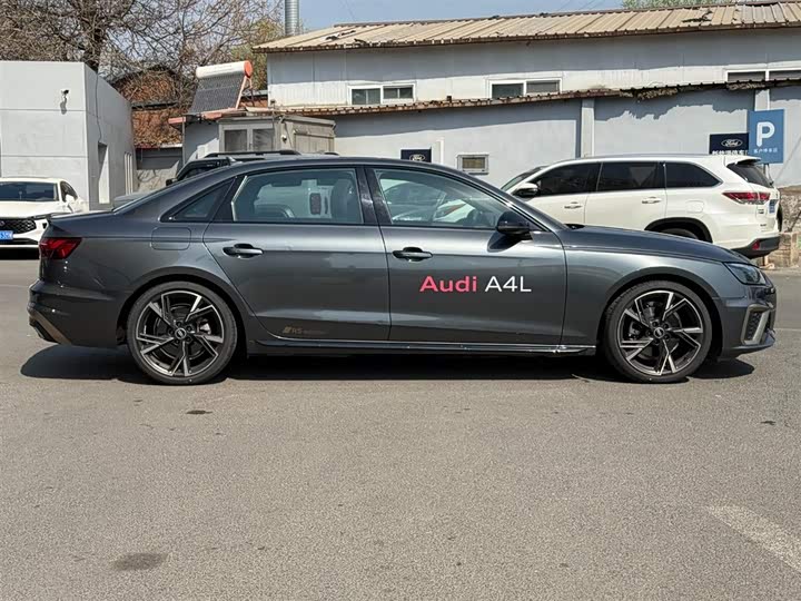 Audi A4L 2024 40 TFSI quattro RS — фото 5