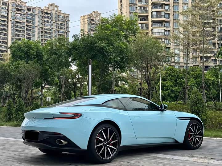 Aston Martin DB11 2016 5.2 T — фото 8