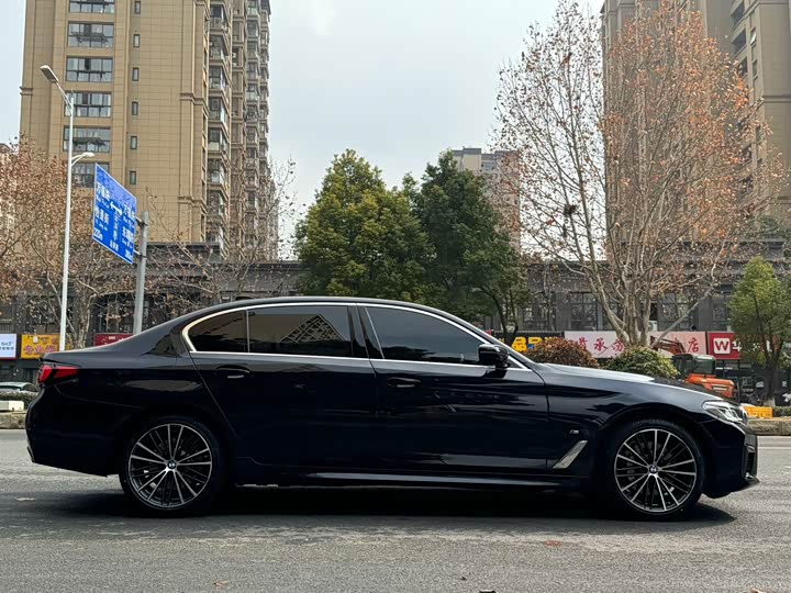 BMW 5-Series 2023 530 Li Leading M — фото 3
