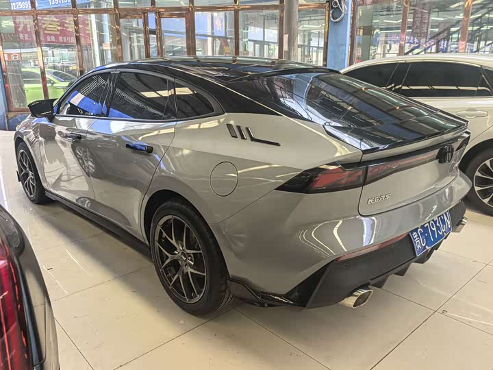 Changan UNI-V 2022 1.5 T Premium — фото 7