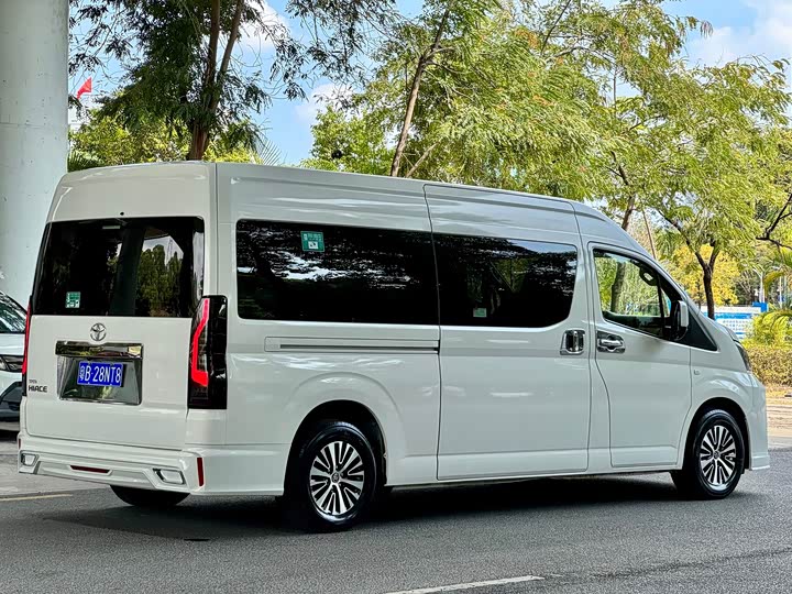 Toyota HIACE 2022 3.5 L AT — фото 19