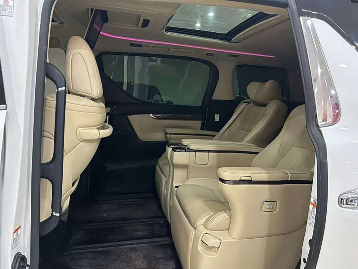 Toyota Vellfire — фото 6