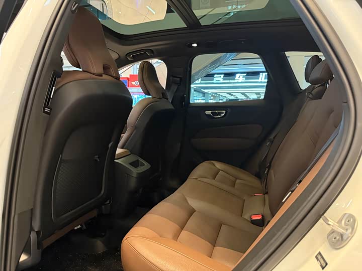 Volvo XC60 2024 B 5 4 WD — фото 10