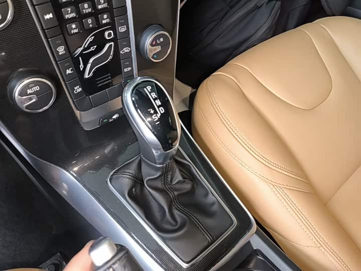Volvo V40 2019 T 3 — фото 14